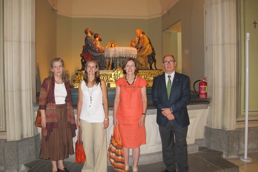 Concepción de la Peña Velasco junto a los profesores Miguel Ángel Melón y María Isabel Monroy