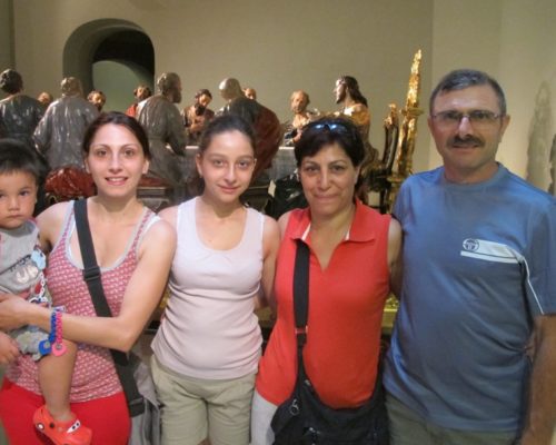 Familia italiana apellidada Salzillo visita el Museo